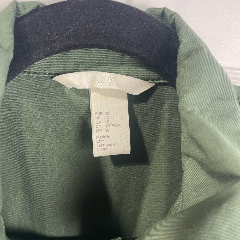 H&M Green Cropped Bomber Jacket with Many Pockets Size 12 Women’s EUC - Picture 5 of 7